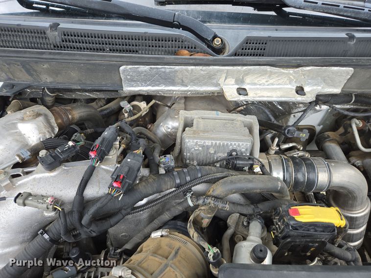 image for item EC0911 2018 Chevrolet Silverado 3500HD Crew Cab flatbed pickup truck