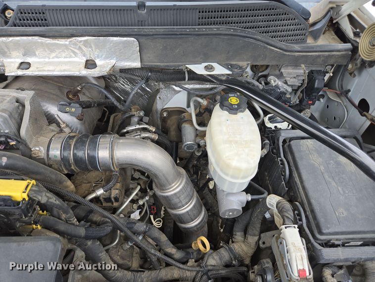 image for item EC0911 2018 Chevrolet Silverado 3500HD Crew Cab flatbed pickup truck