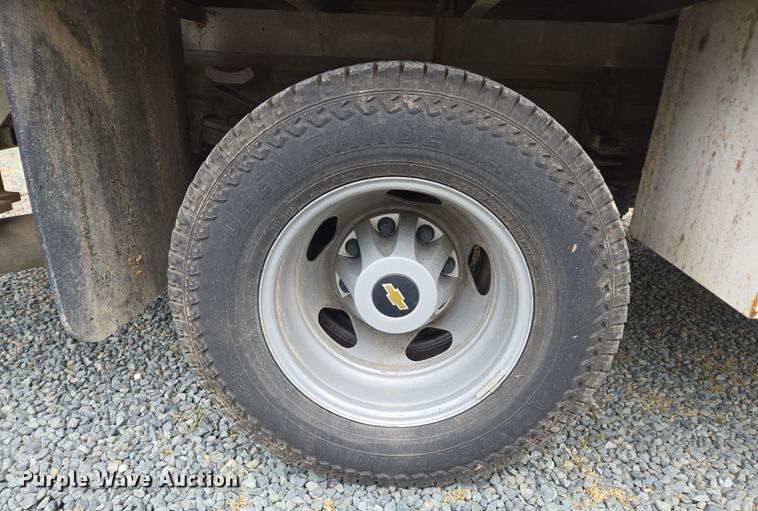 image for item EC0911 2018 Chevrolet Silverado 3500HD Crew Cab flatbed pickup truck