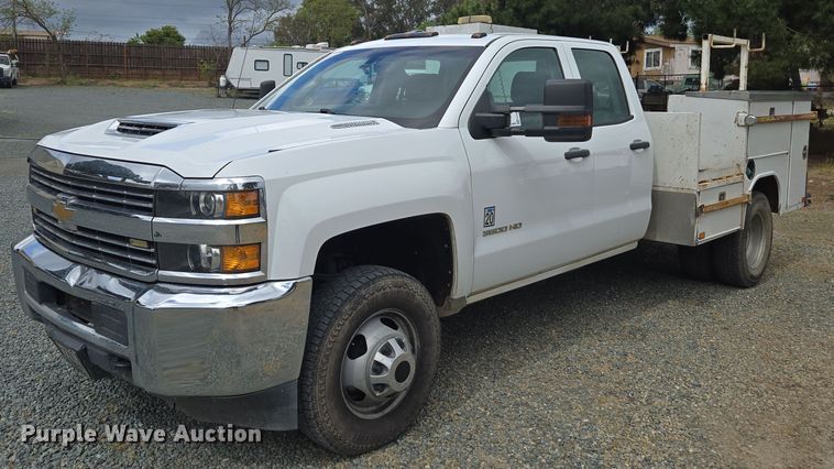 image for item EC0912 2018 Chevrolet Silverado 3500HD Double Cab flatbed pickup truck