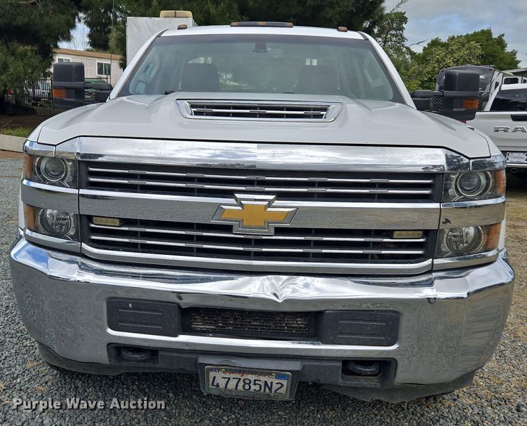image for item EC0912 2018 Chevrolet Silverado 3500HD Double Cab flatbed pickup truck