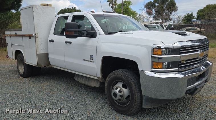 image for item EC0912 2018 Chevrolet Silverado 3500HD Double Cab flatbed pickup truck