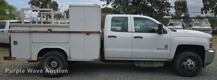 image for item EC0912 2018 Chevrolet Silverado 3500HD Double Cab flatbed pickup truck