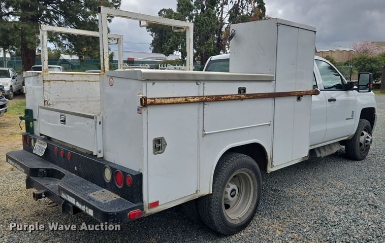 image for item EC0912 2018 Chevrolet Silverado 3500HD Double Cab flatbed pickup truck