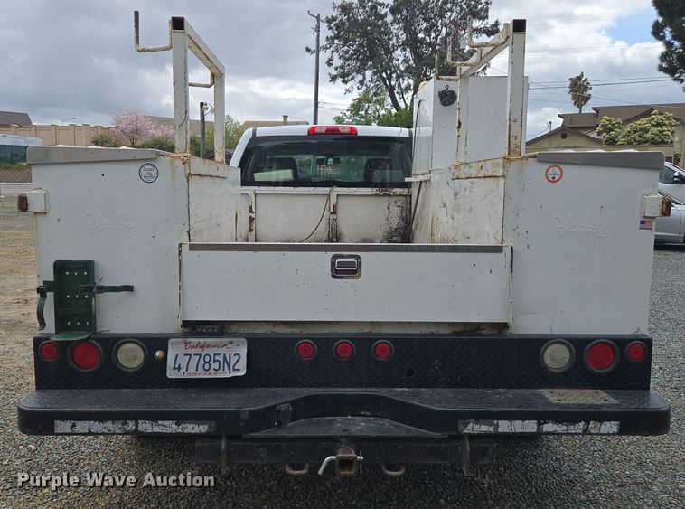 image for item EC0912 2018 Chevrolet Silverado 3500HD Double Cab flatbed pickup truck