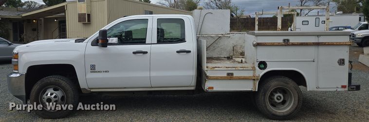 image for item EC0912 2018 Chevrolet Silverado 3500HD Double Cab flatbed pickup truck