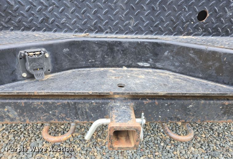 image for item EC0912 2018 Chevrolet Silverado 3500HD Double Cab flatbed pickup truck