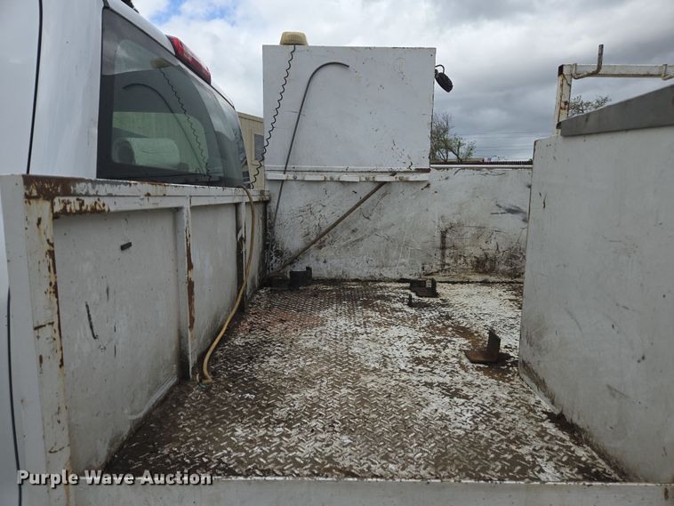 image for item EC0912 2018 Chevrolet Silverado 3500HD Double Cab flatbed pickup truck