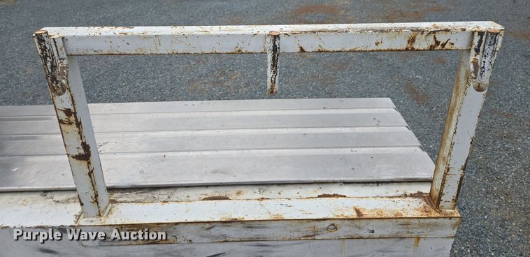 image for item EC0912 2018 Chevrolet Silverado 3500HD Double Cab flatbed pickup truck