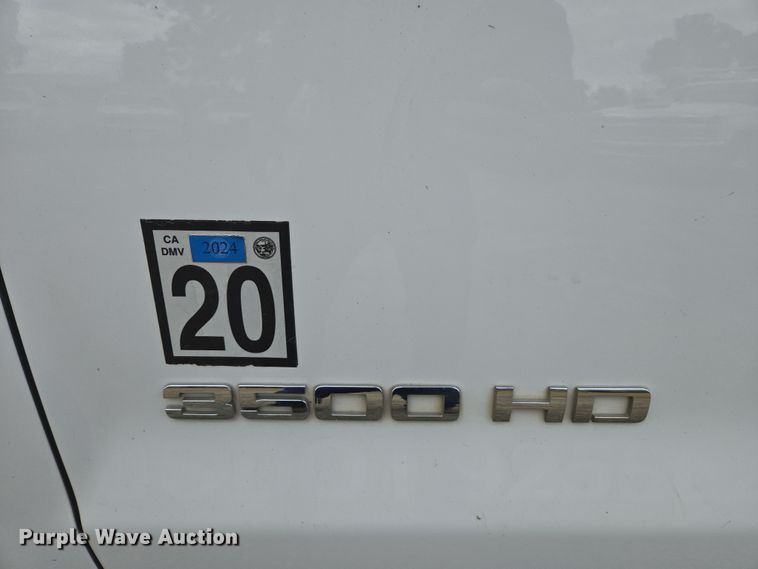 image for item EC0912 2018 Chevrolet Silverado 3500HD Double Cab flatbed pickup truck