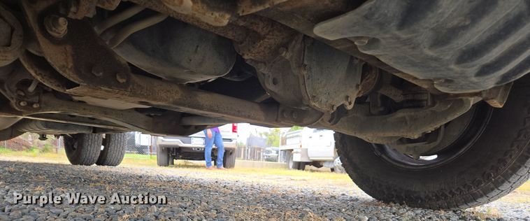 image for item EC0912 2018 Chevrolet Silverado 3500HD Double Cab flatbed pickup truck