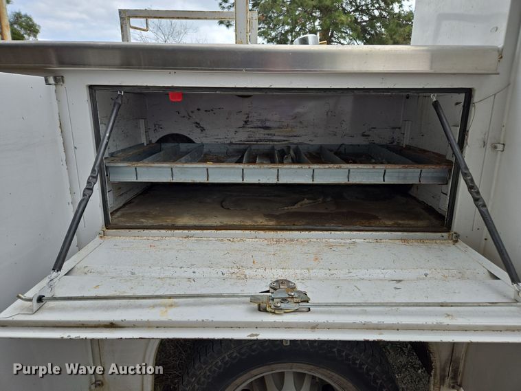 image for item EC0912 2018 Chevrolet Silverado 3500HD Double Cab flatbed pickup truck