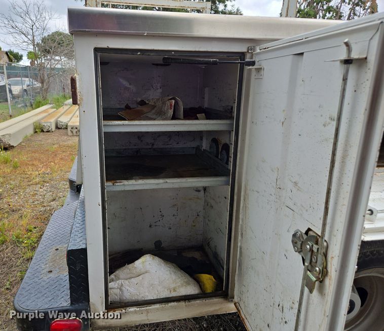 image for item EC0912 2018 Chevrolet Silverado 3500HD Double Cab flatbed pickup truck