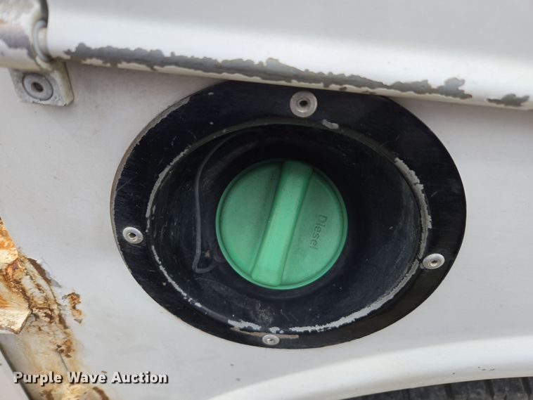 image for item EC0912 2018 Chevrolet Silverado 3500HD Double Cab flatbed pickup truck