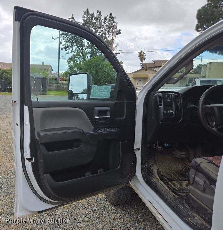 image for item EC0912 2018 Chevrolet Silverado 3500HD Double Cab flatbed pickup truck