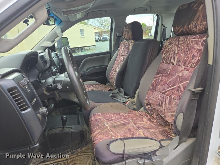 image for item EC0912 2018 Chevrolet Silverado 3500HD Double Cab flatbed pickup truck