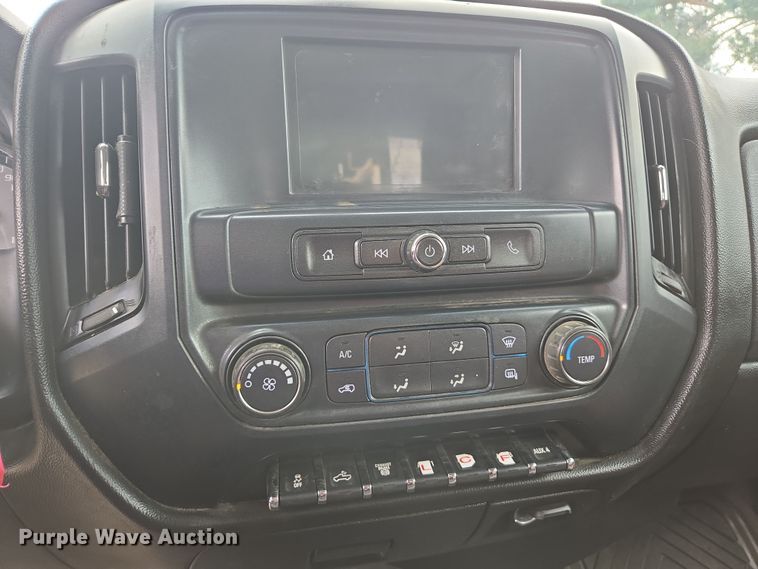 image for item EC0912 2018 Chevrolet Silverado 3500HD Double Cab flatbed pickup truck