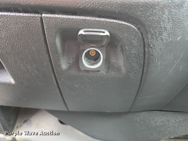 image for item EC0912 2018 Chevrolet Silverado 3500HD Double Cab flatbed pickup truck