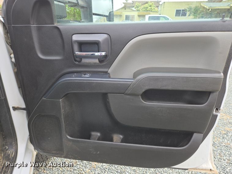 image for item EC0912 2018 Chevrolet Silverado 3500HD Double Cab flatbed pickup truck