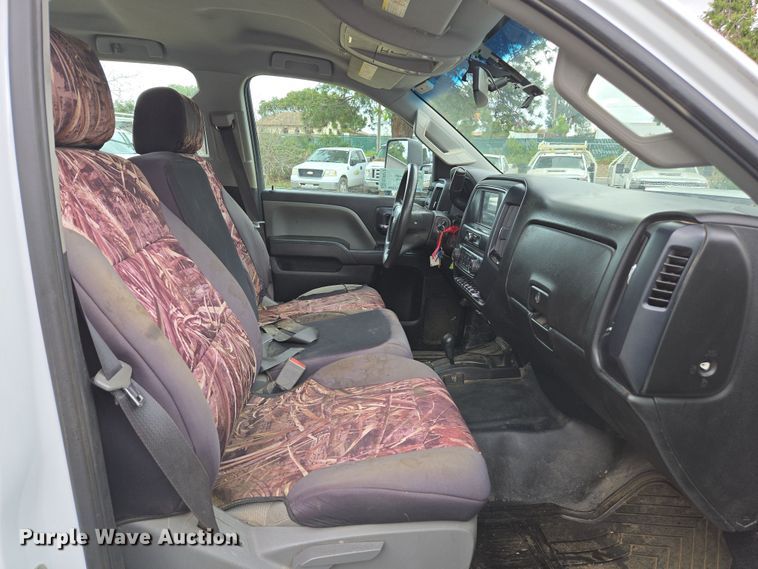 image for item EC0912 2018 Chevrolet Silverado 3500HD Double Cab flatbed pickup truck