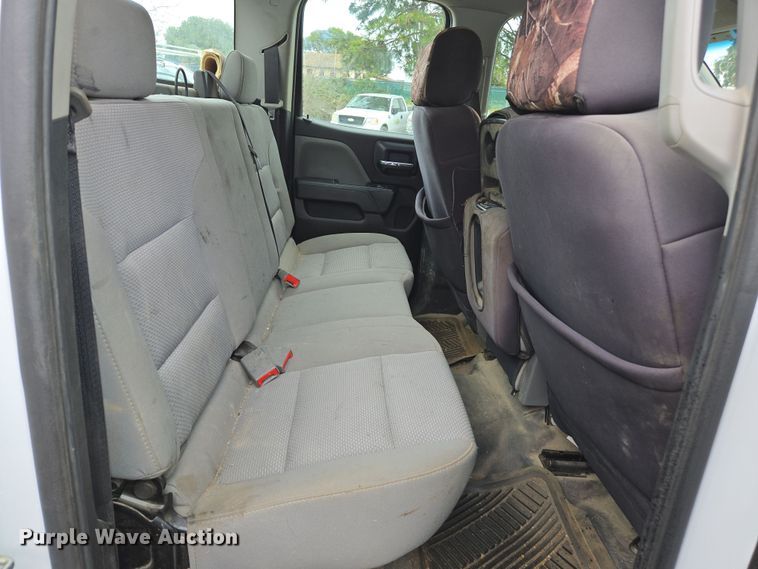 image for item EC0912 2018 Chevrolet Silverado 3500HD Double Cab flatbed pickup truck