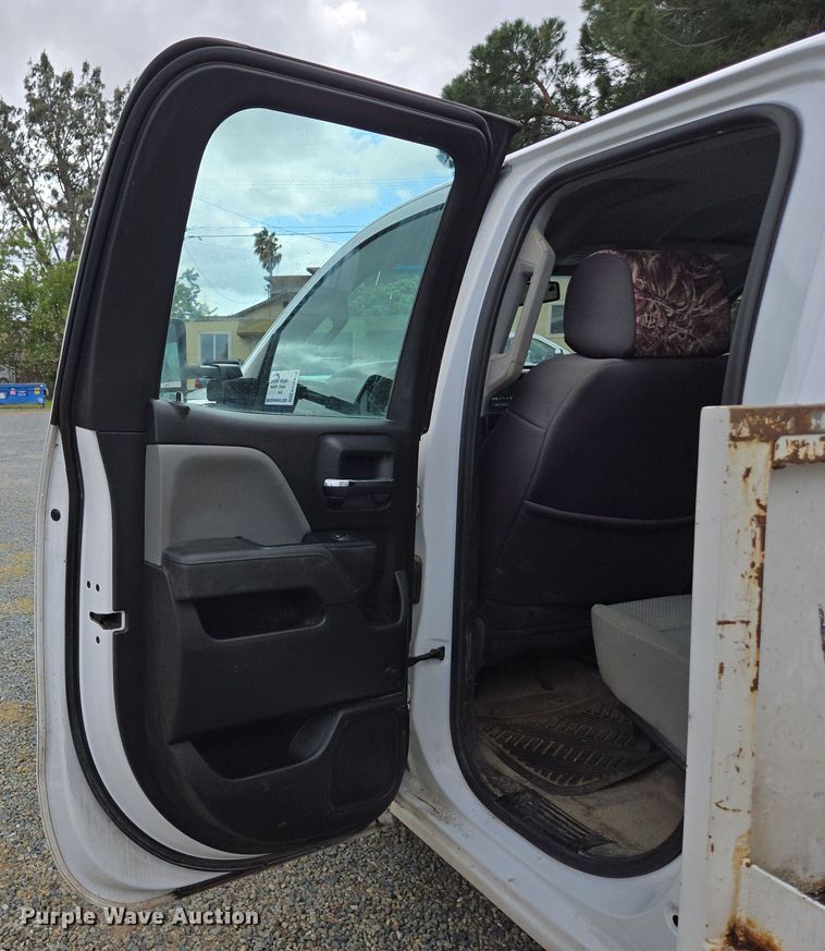 image for item EC0912 2018 Chevrolet Silverado 3500HD Double Cab flatbed pickup truck