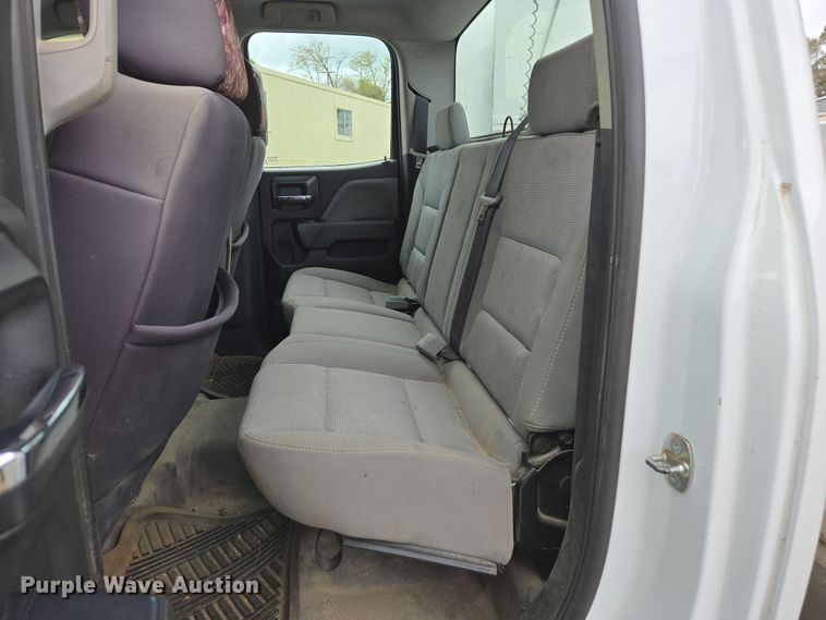 image for item EC0912 2018 Chevrolet Silverado 3500HD Double Cab flatbed pickup truck