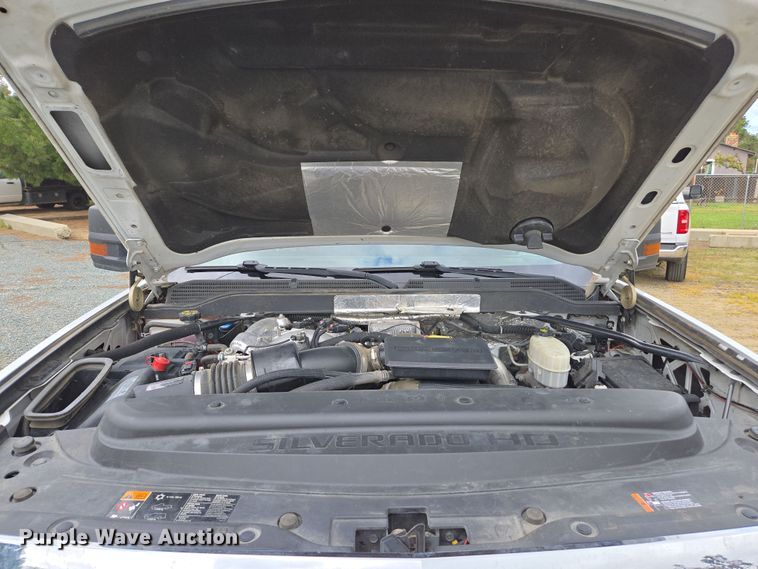 image for item EC0912 2018 Chevrolet Silverado 3500HD Double Cab flatbed pickup truck