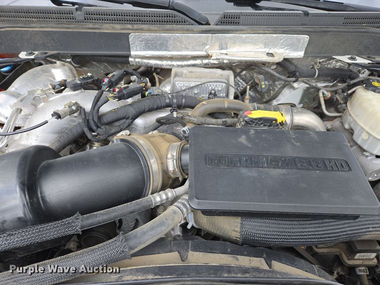 image for item EC0912 2018 Chevrolet Silverado 3500HD Double Cab flatbed pickup truck