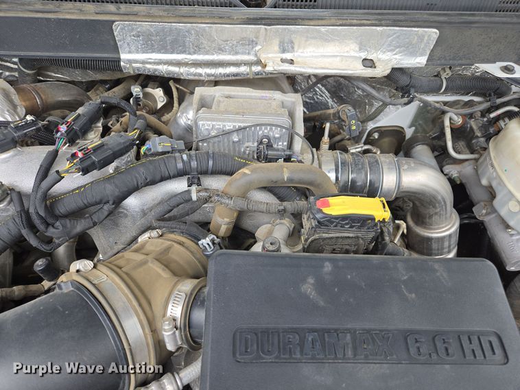 image for item EC0912 2018 Chevrolet Silverado 3500HD Double Cab flatbed pickup truck