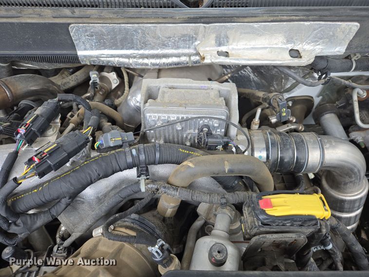 image for item EC0912 2018 Chevrolet Silverado 3500HD Double Cab flatbed pickup truck