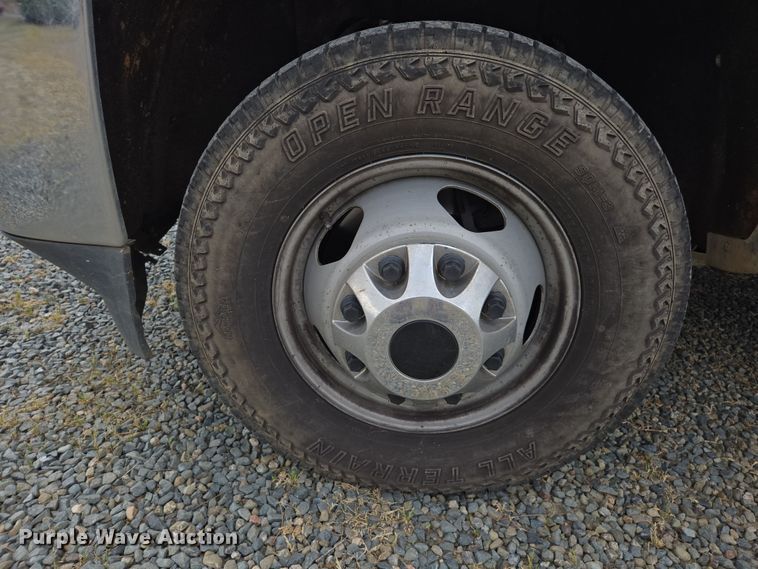 image for item EC0912 2018 Chevrolet Silverado 3500HD Double Cab flatbed pickup truck