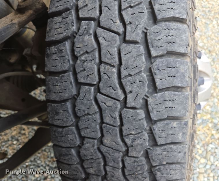 image for item EC0912 2018 Chevrolet Silverado 3500HD Double Cab flatbed pickup truck