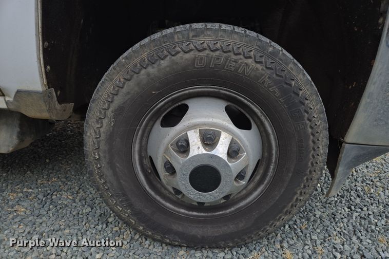 image for item EC0912 2018 Chevrolet Silverado 3500HD Double Cab flatbed pickup truck