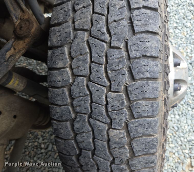 image for item EC0912 2018 Chevrolet Silverado 3500HD Double Cab flatbed pickup truck