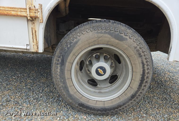 image for item EC0912 2018 Chevrolet Silverado 3500HD Double Cab flatbed pickup truck