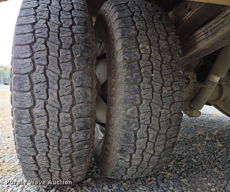 image for item EC0912 2018 Chevrolet Silverado 3500HD Double Cab flatbed pickup truck