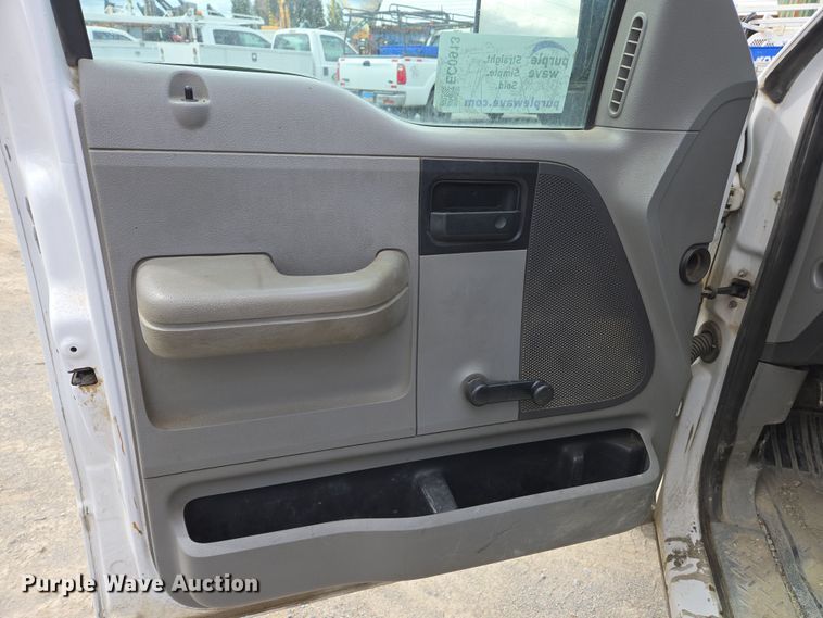 image for item EC0913 2006 Ford F150 pickup truck