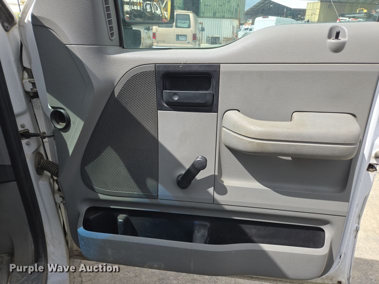 image for item EC0913 2006 Ford F150 pickup truck