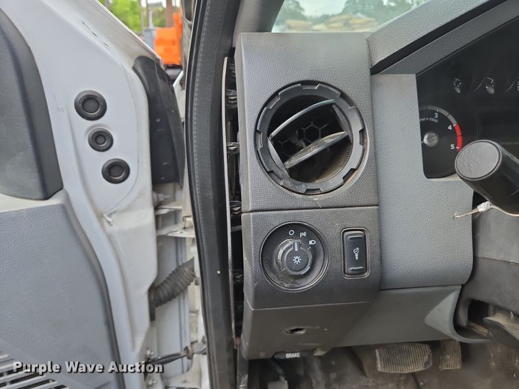 image for item EC0919 2012 Ford F550 Crew Cab flatbed truck