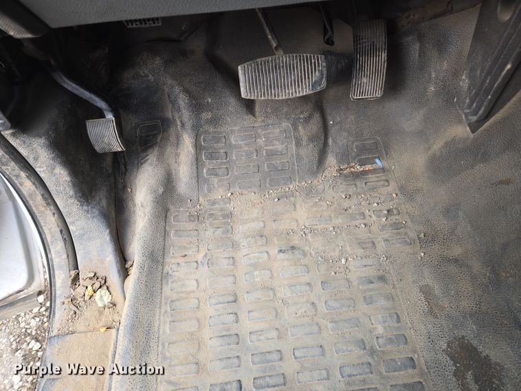 image for item EC0919 2012 Ford F550 Crew Cab flatbed truck