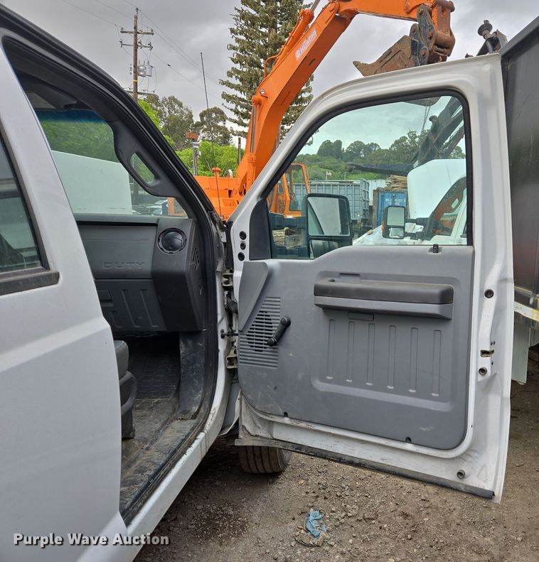 image for item EC0919 2012 Ford F550 Crew Cab flatbed truck