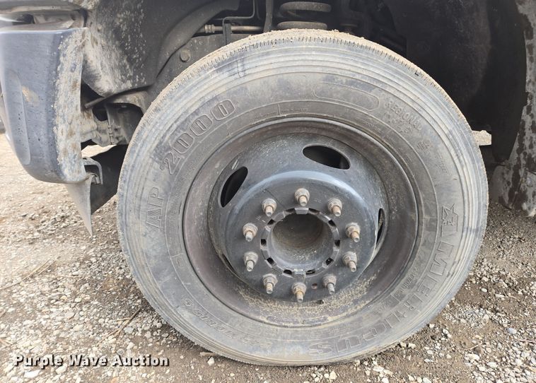 image for item EC0919 2012 Ford F550 Crew Cab flatbed truck