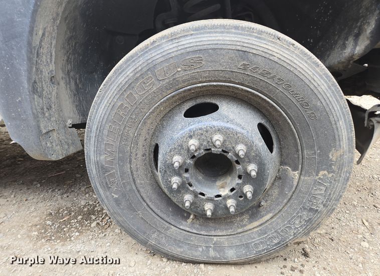 image for item EC0919 2012 Ford F550 Crew Cab flatbed truck