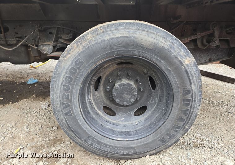 image for item EC0919 2012 Ford F550 Crew Cab flatbed truck