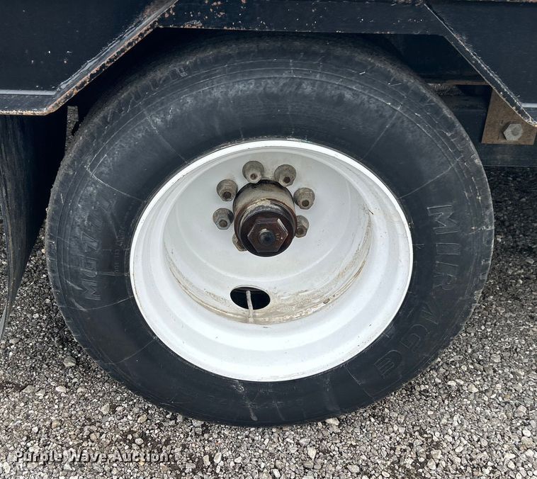 image for item EG1511 2017 MB Machine  equipment trailer