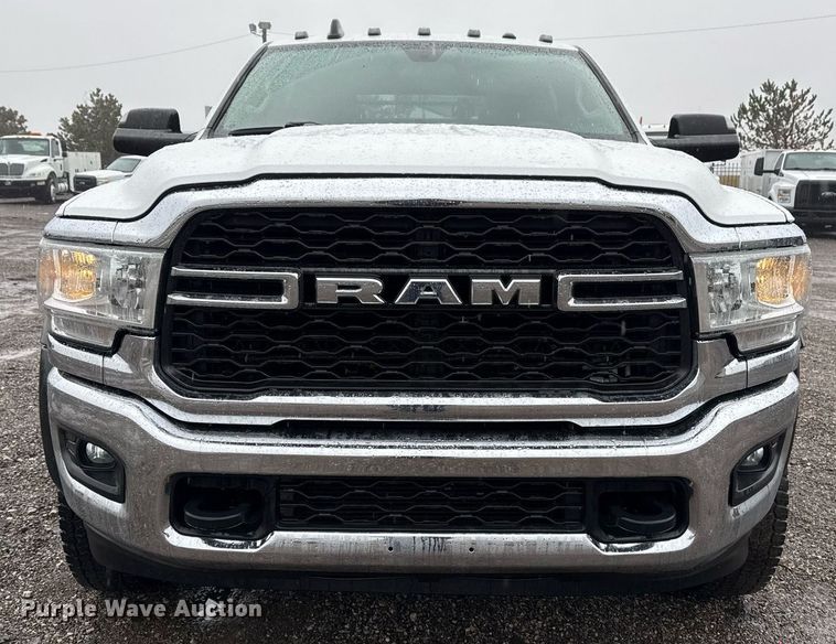 image for item EG2511 2019 Dodge Ram 5500 Crew Cab flatbed truck