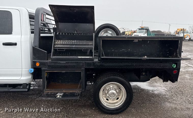 image for item EG2511 2019 Dodge Ram 5500 Crew Cab flatbed truck