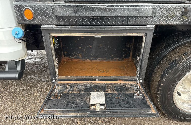 image for item EG2511 2019 Dodge Ram 5500 Crew Cab flatbed truck