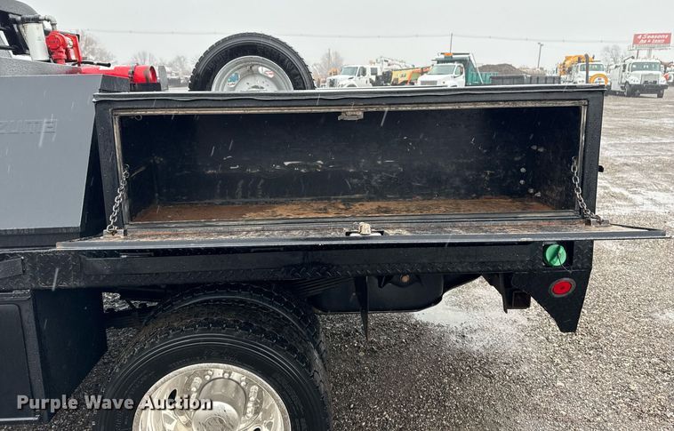 image for item EG2511 2019 Dodge Ram 5500 Crew Cab flatbed truck